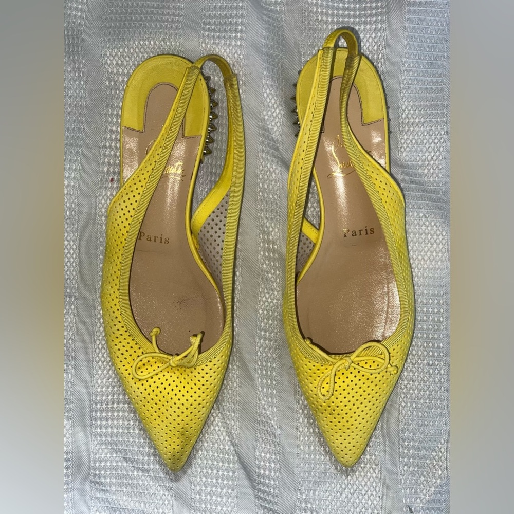 38 Christian Louboutin Hall Spiked Preforated Slingbacks - Citronnade